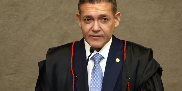 Nunes pede parecer da PGR sobre revisão da condenação de Bolsonaro