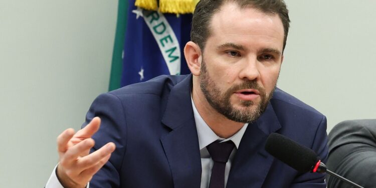 Durigan diz que União negocia avalizar empréstimo para salvar BRB